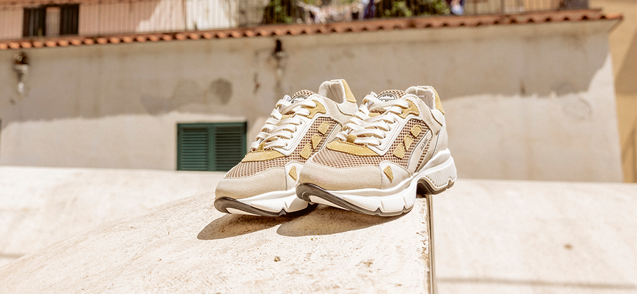gelei nadering Klap Hoe draag je dad sneakers? | Omoda