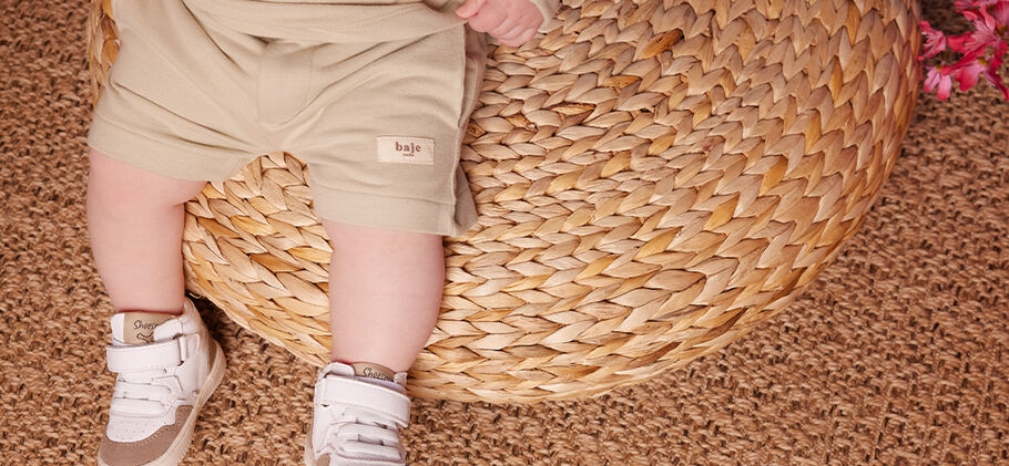 Welke kleding- en schoenmaat heeft mijn baby per maand?