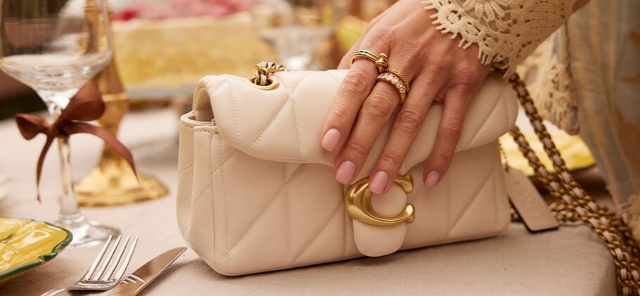 Dit zijn de 5 tassentrends voor lente en zomer van 2026