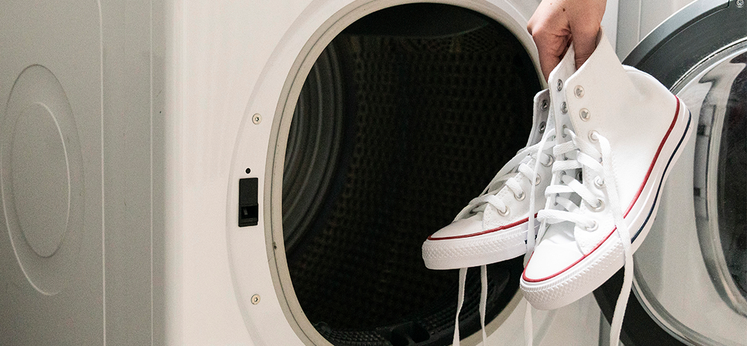 Schoenen in de wasmachine: De do's en don'ts | Omoda