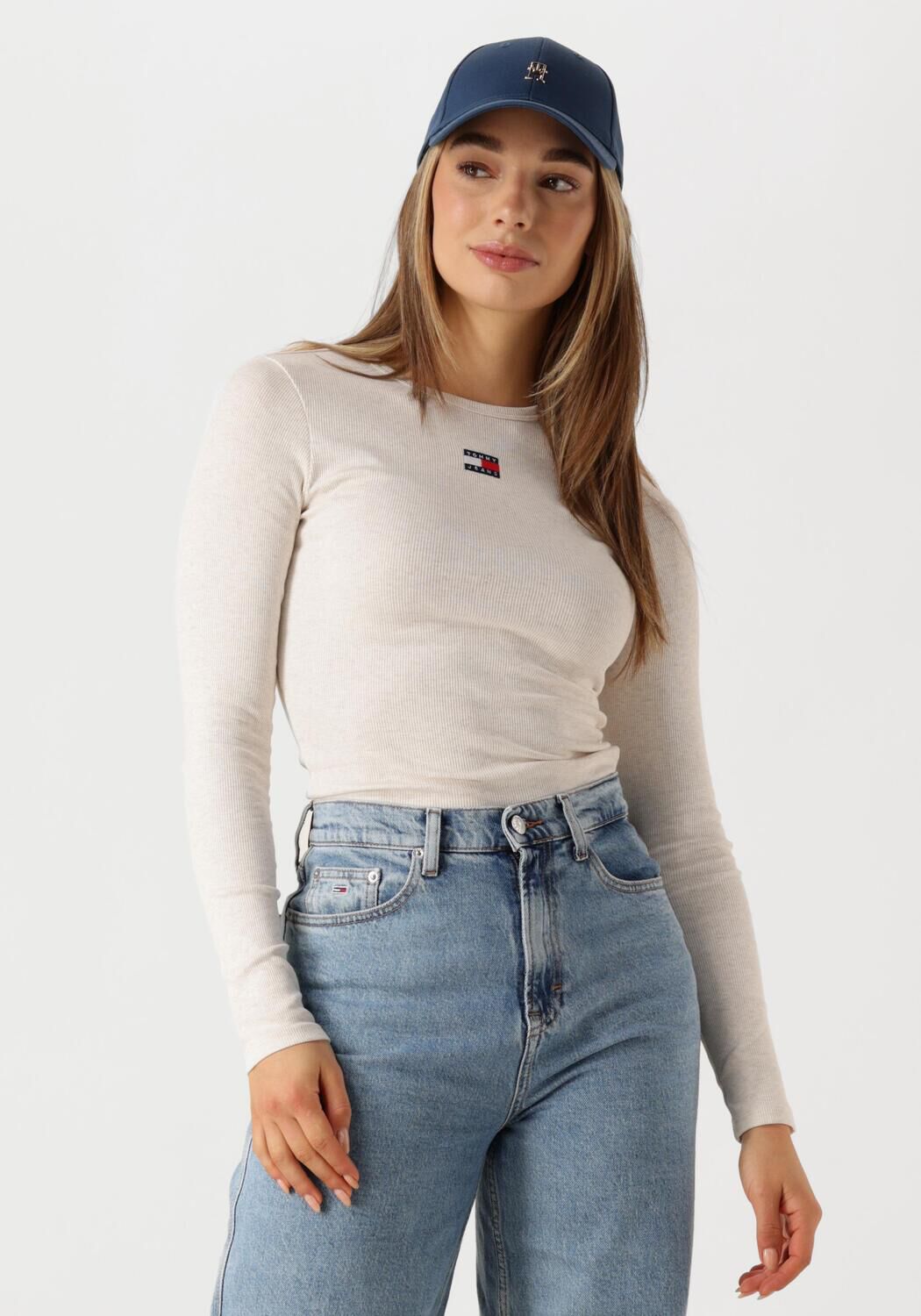 TOMMY JEANS Dames Tops & T-shirts Tjw Slim Ls Badge Tee Ext Beige