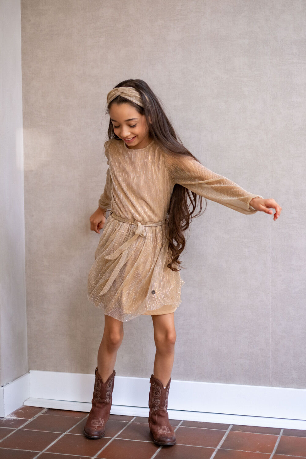 Gouden LIKE FLO Mini jurk MAZE FLO PLISSEE DRESS - large