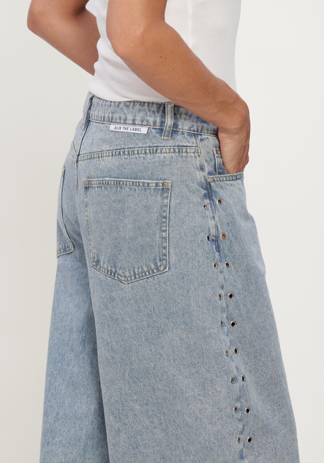 Blauwe ALIX THE LABEL Jeans LADIES WOVEN STUDDED BARREL DENIM PANTS - large