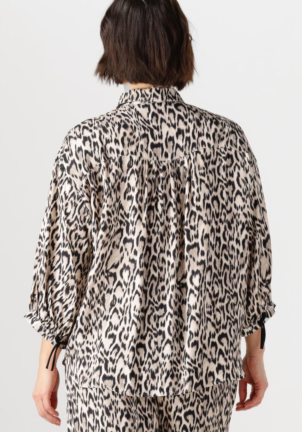 JANSEN AMSTERDAM Dames Blouses Robine Blouse Wa 798 3 4 Sleeve Bowdetails Beige