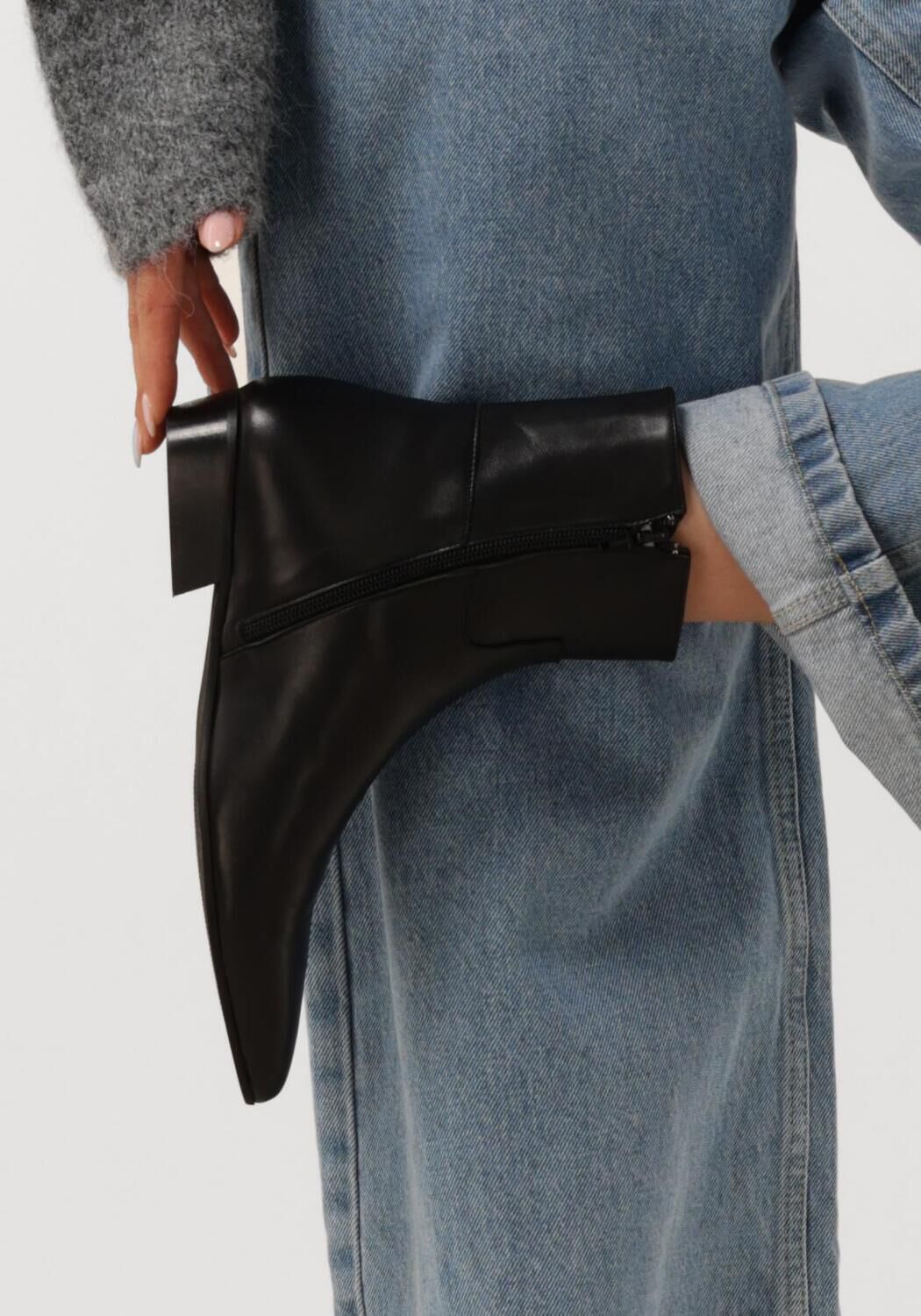 Zwarte TORAL Enkellaarsjes BELINDA - large