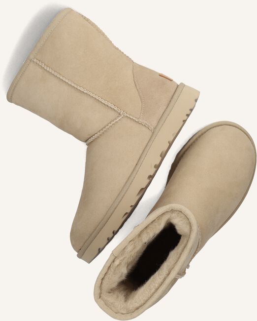 Beige UGG Vachtlaarzen CLASSIC SHORT II Beige UGG Vachtlaarzen CLASSIC SHORT II - large