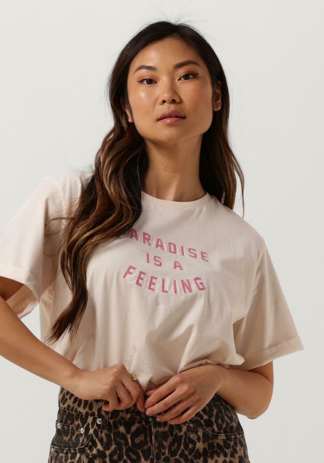 CATWALK JUNKIE Dames Tops & T-shirts Relaxed Rolled-up Sleeve Tee Roze
