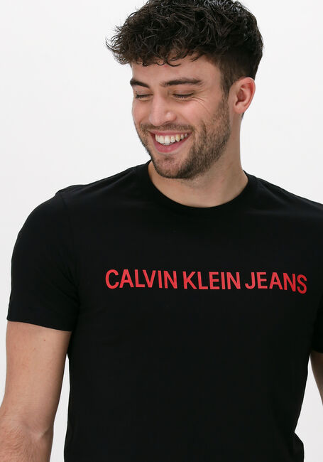 Zwarte CALVIN KLEIN T-shirt INSTITUTIONAL LOGO SLIM SS TEE - large