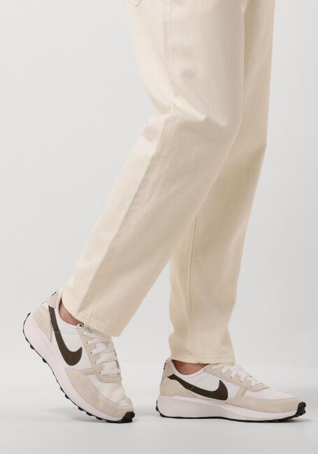 Witte NIKE Lage sneakers WAFFLE NAV - large