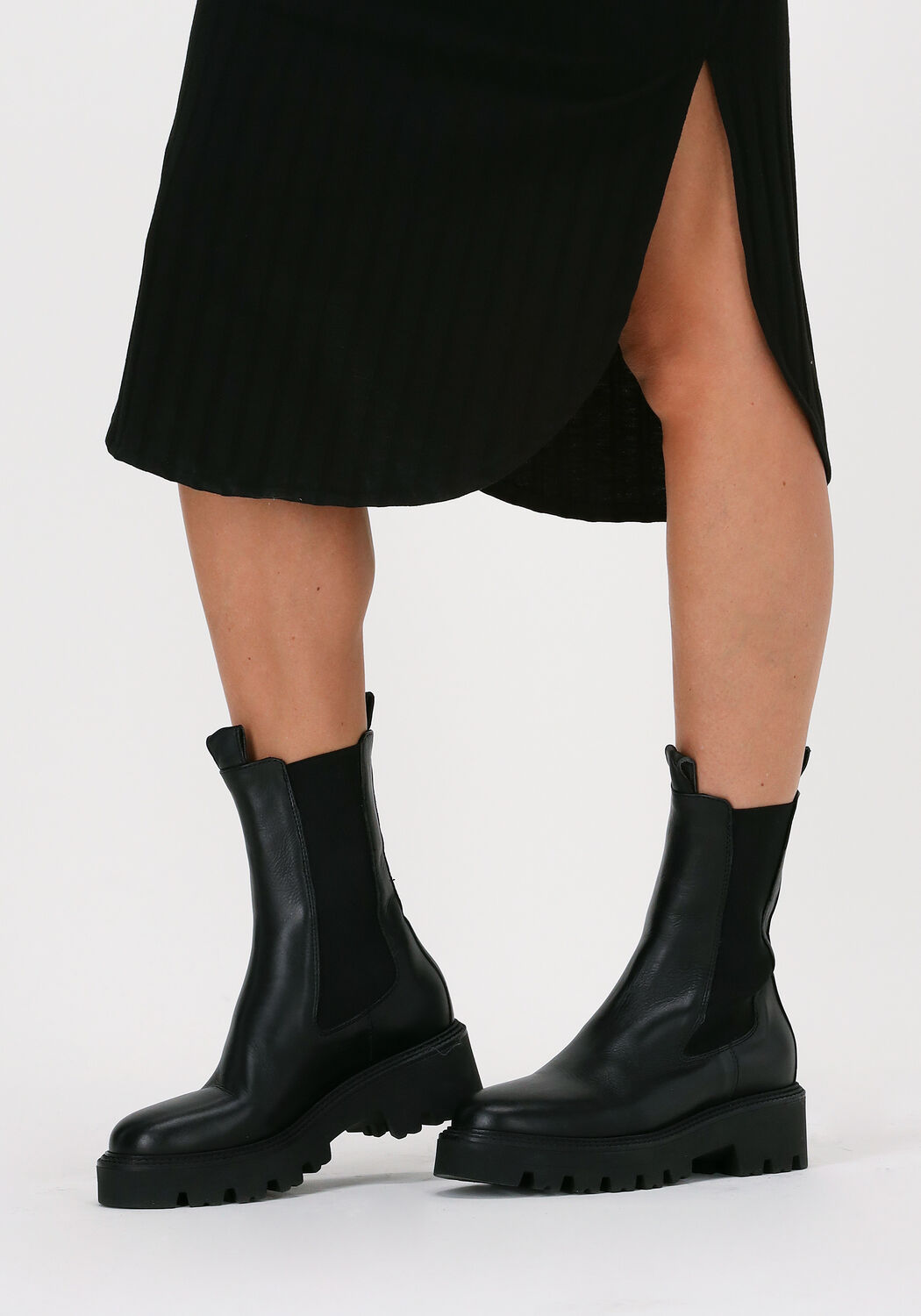 Zwarte NOTRE-V Chelsea boots 03-12 | Omoda