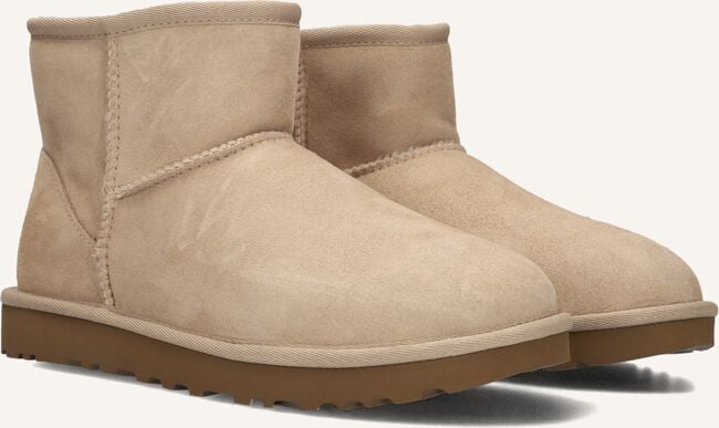 Beige UGG Vachtlaarzen W CLASSIC MINI II Beige UGG Vachtlaarzen W CLASSIC MINI II - large