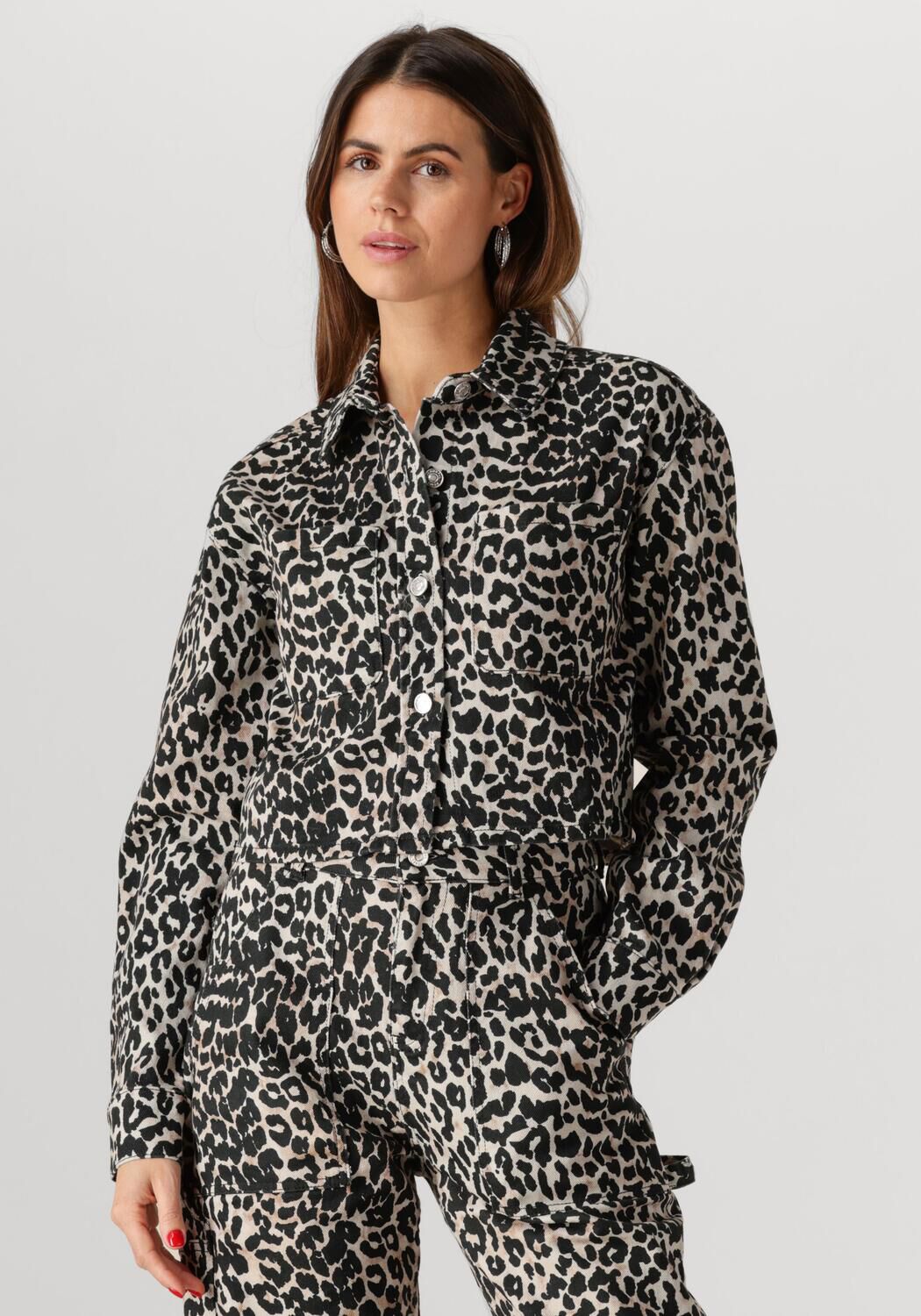 COLOURFUL REBEL Dames Blouses Olle Leopard Cropped Denim Blouse Bruin