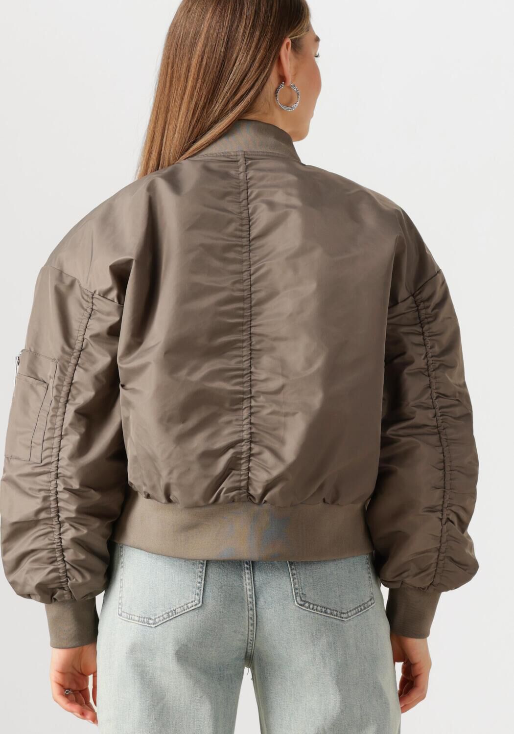 MY ESSENTIAL WARDROBE Dames Jassen Helgamw Short Bomber Jacket Taupe