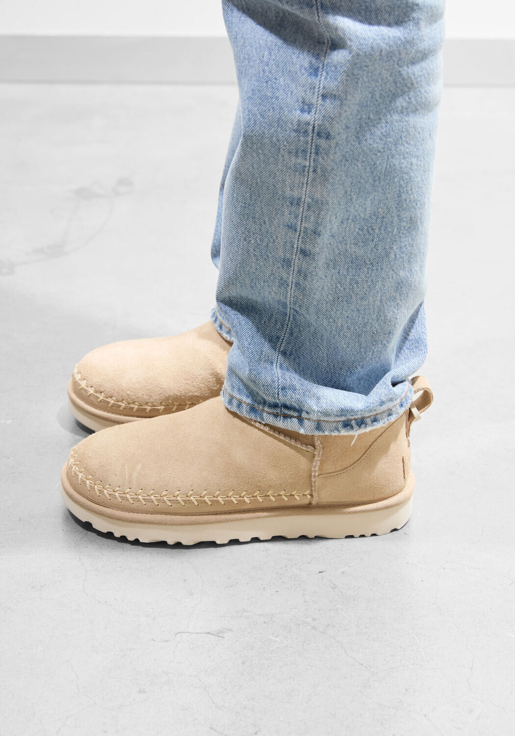 Beige UGG Vachtlaarzen W CLASSIC ULTRA MINI BIARRITZ - large