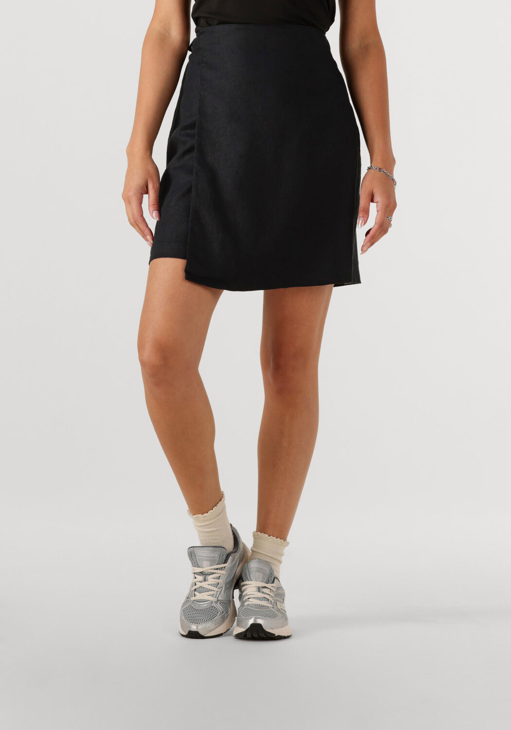 ROUGE EDIT Dames Broeken Rousummer Hw Short Skirt Zwart