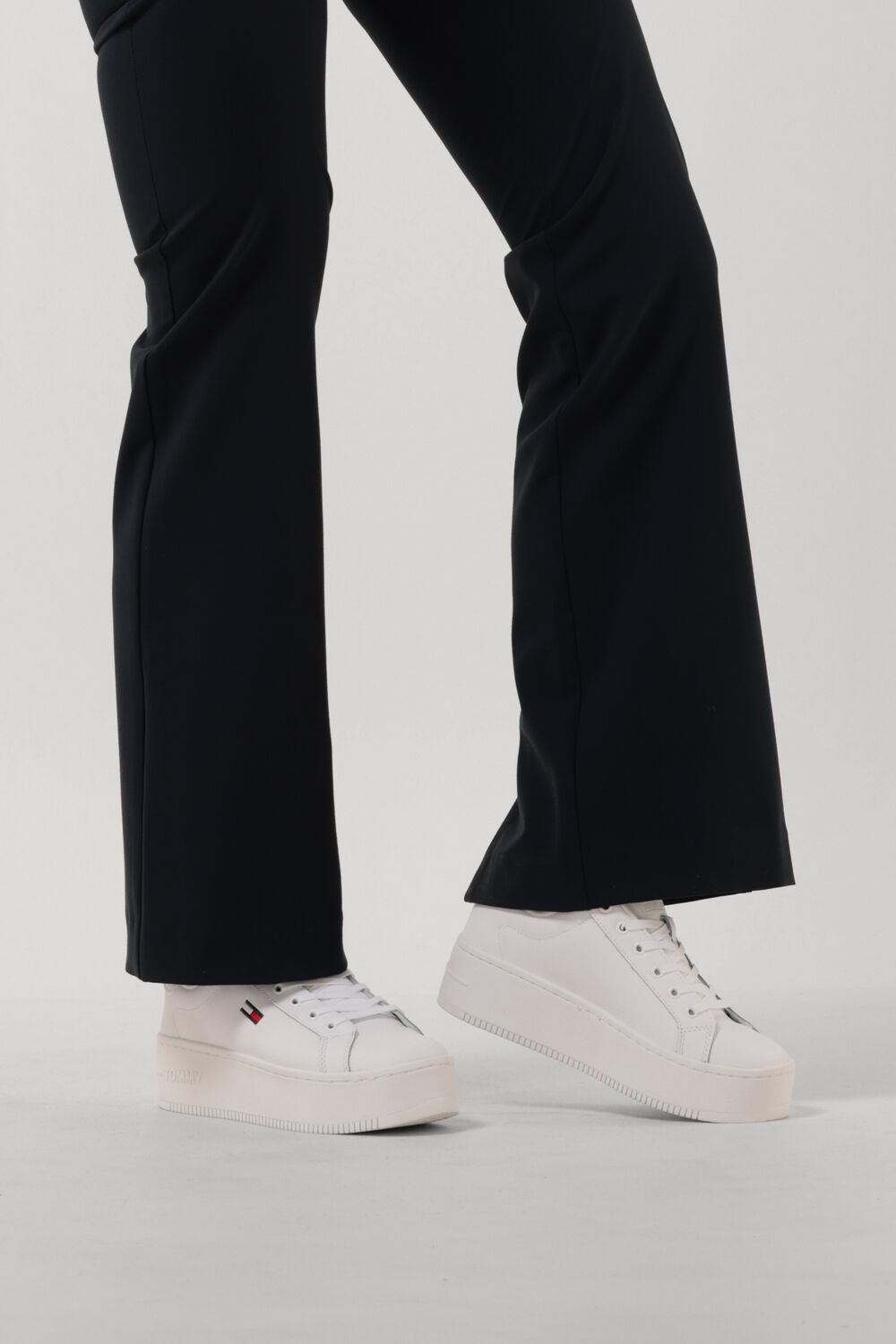 Witte TOMMY JEANS Lage sneakers TOMMY JEANS FLATFORM ESS - large