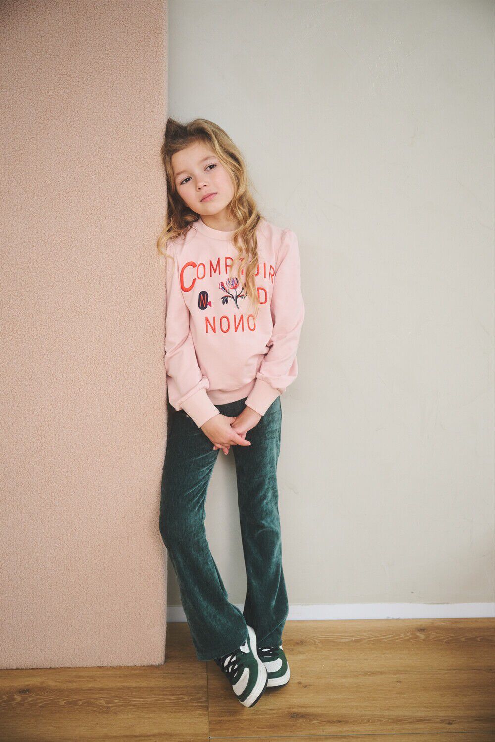 NONO Meisjes Broeken Sady Velvet Flared Pants Donkergroen