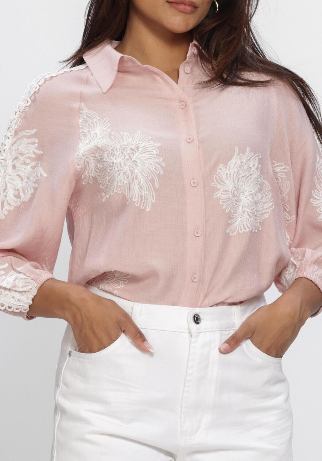 Lichtroze JANSEN AMSTERDAM Blouses RAELLA BLOUSE AE 701 3/4 SLEEVE EMBROIDERY - large