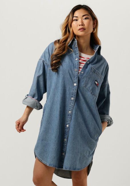 ten tweede Identificeren Beschikbaar Lichtblauwe TOMMY JEANS Mini jurk TJW BADGE DENIM SHIRT DRESS | Omoda