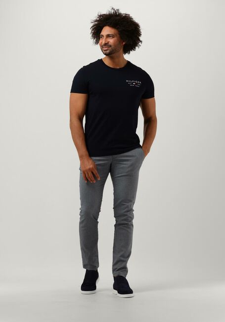 Donkerblauwe TOMMY HILFIGER T-shirt BRAND LOVE SMALL LOGO TEE - large