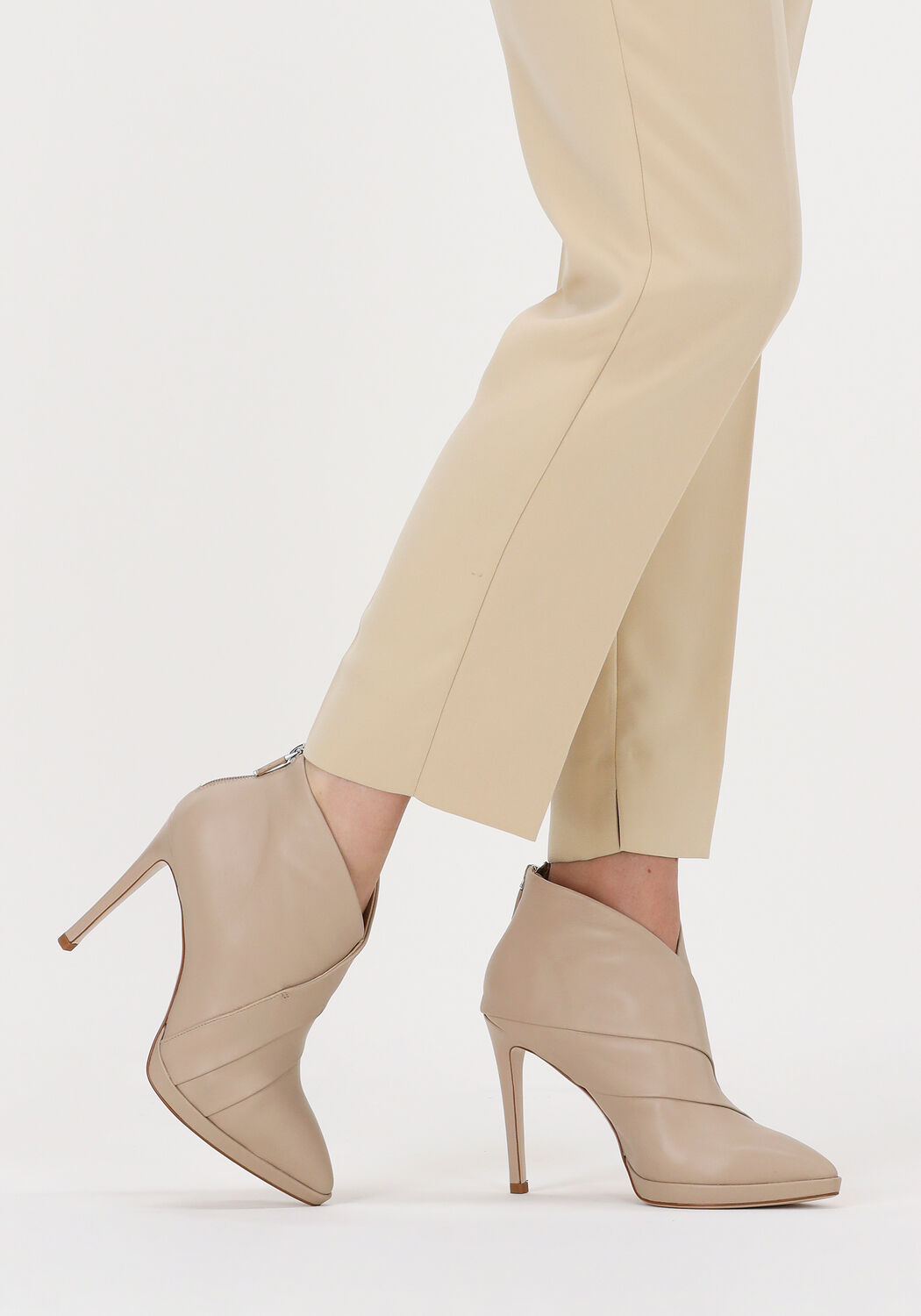 Beige LOLA CRUZ Enkellaarsjes 374T14BK-I21 - large