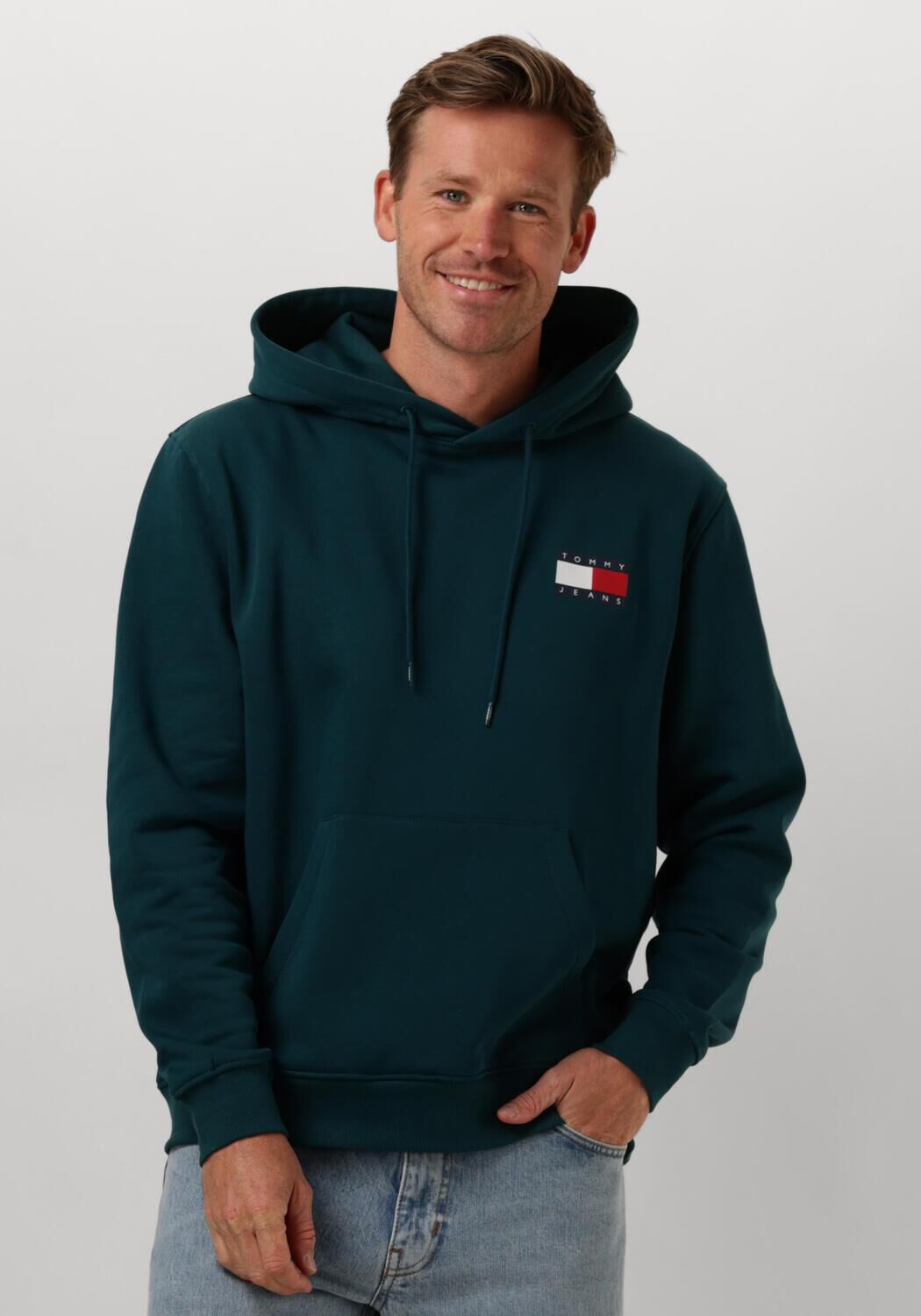 TOMMY JEANS Sweatshirt TJM REG ESSENTIAL FLAG HOOD EXT met bedrukte merklogo op borsthoogte