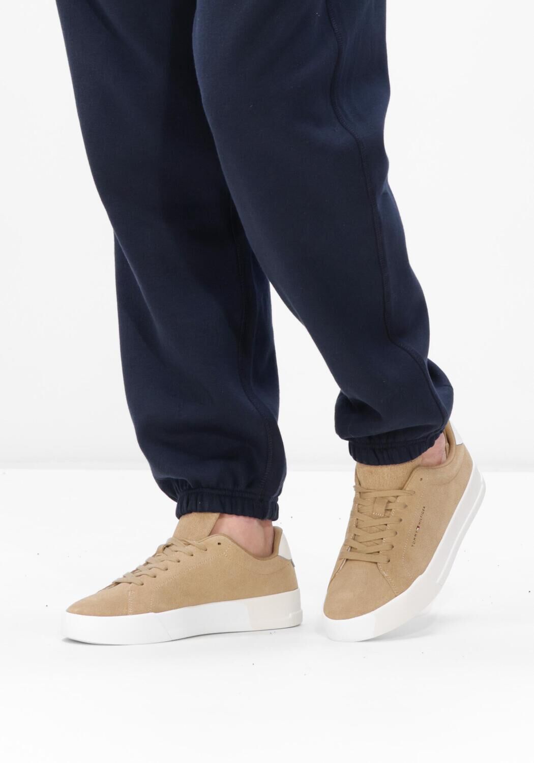 Beige TOMMY HILFIGER Lage sneakers TOMMY HILFIGER COURT CORE - large
