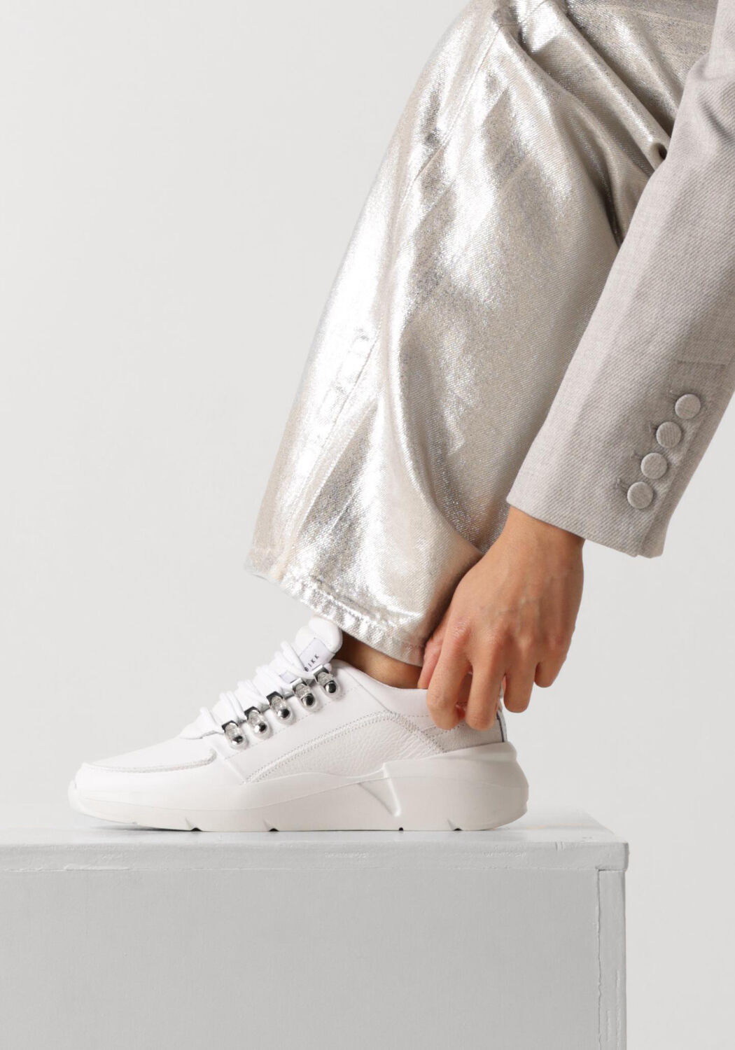 witte nubikk lage sneakers roque roman