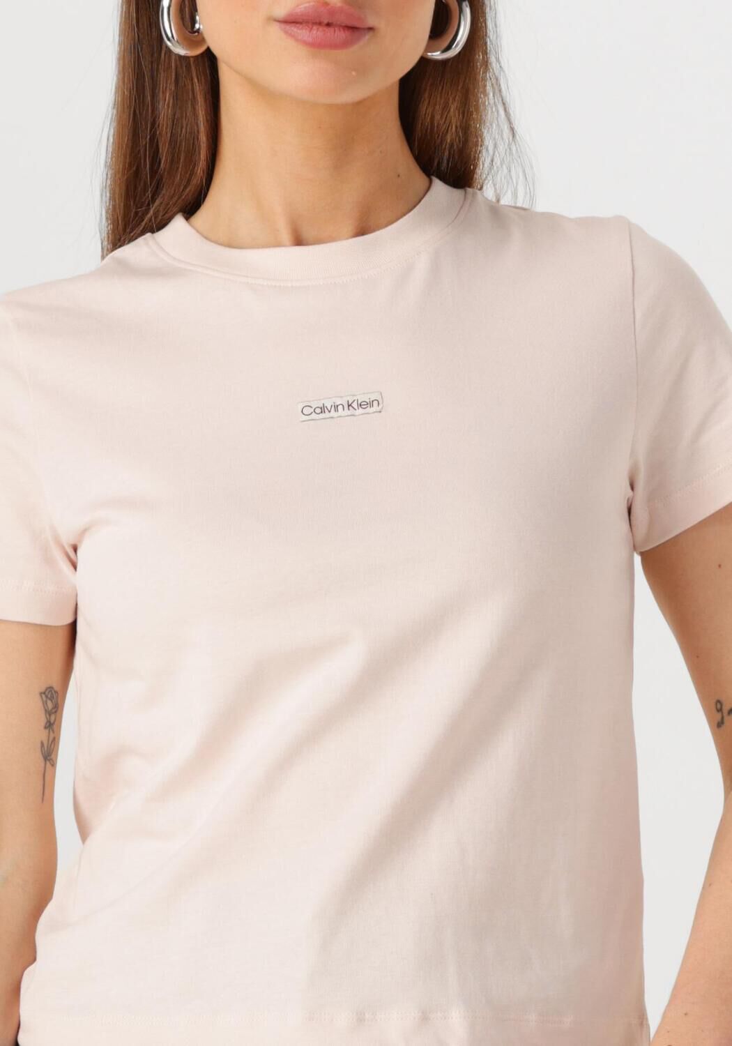 CALVIN KLEIN Dames Tops & T-shirts Placed Institutional Baby Tee Lichtroze