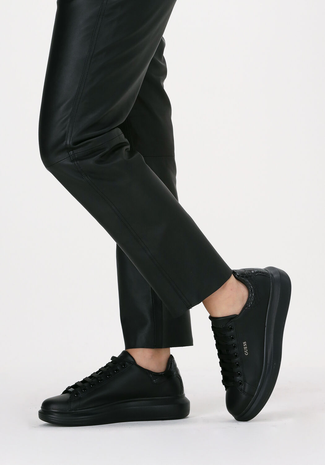 Zwarte GUESS Lage sneakers SALERNO - large