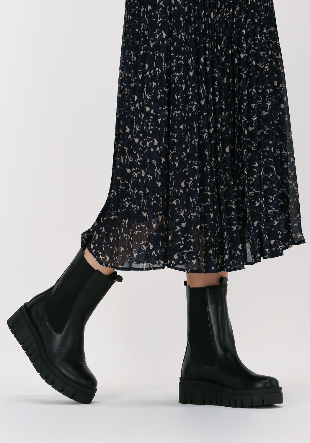 Zwarte OMODA Chelsea boots T244 | Omoda