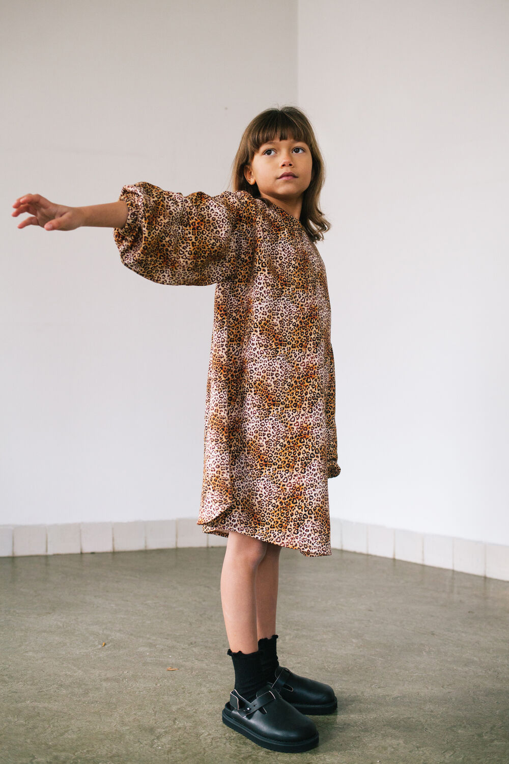 DAILY BRAT Meisjes Jurken Leopard Heart Sweat Dress Bruin