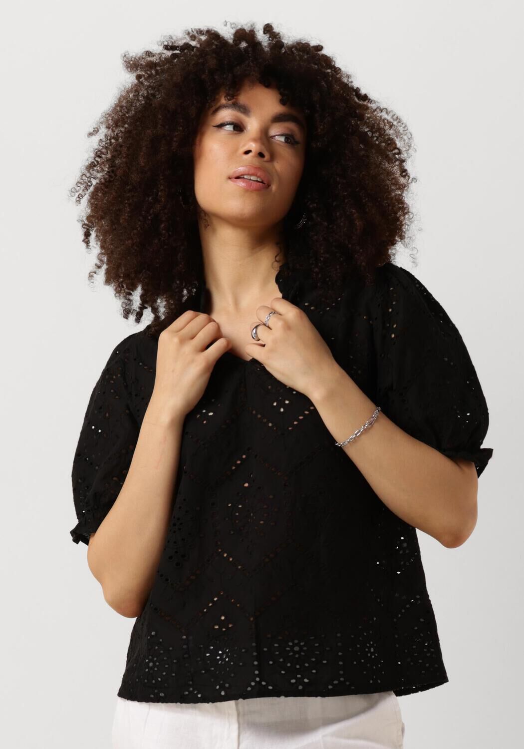NEO NOIR Dames Blouses Odesa Embroidery Blouse Zwart