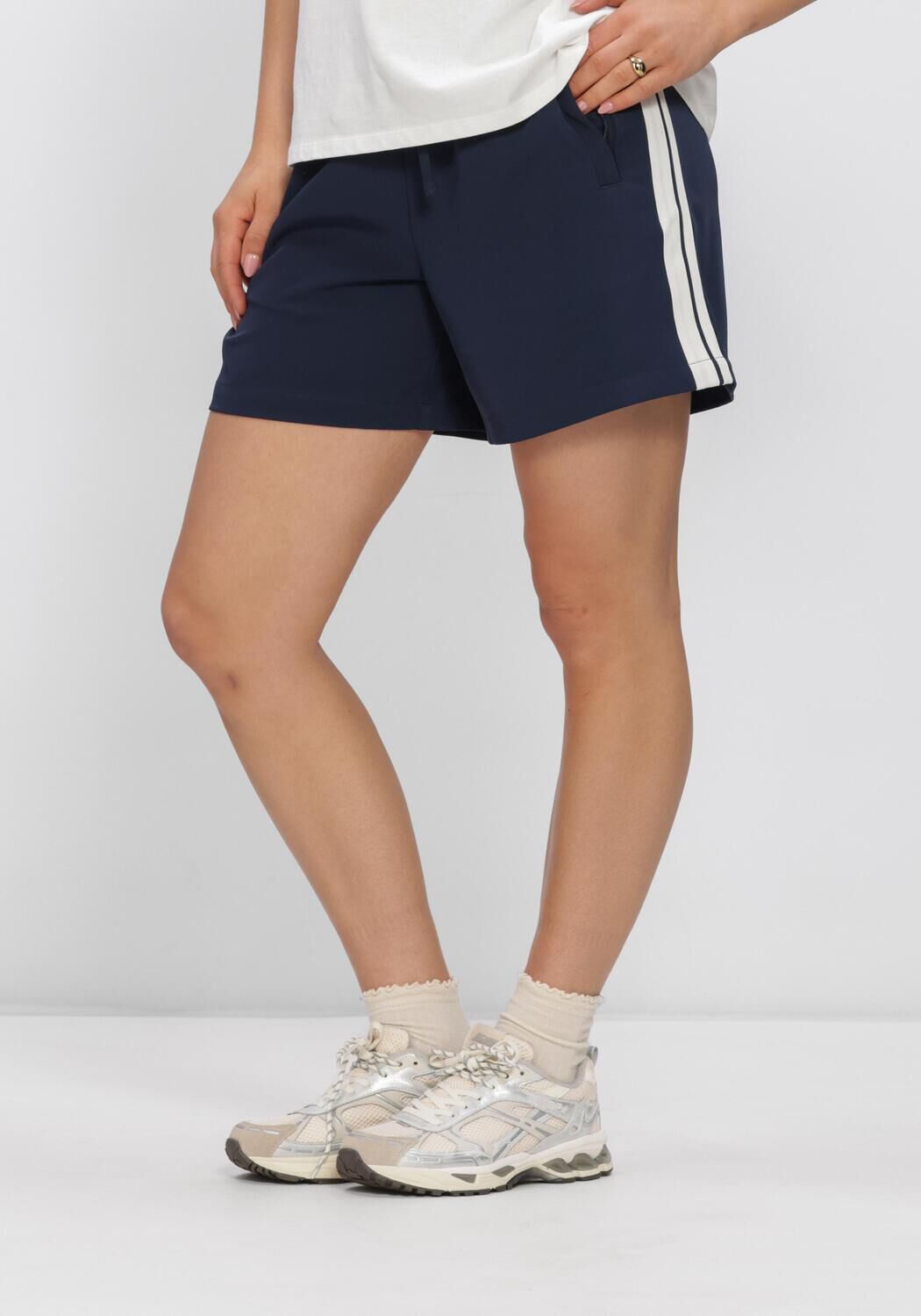 Blauwe CATWALK JUNKIE Broeken TRACKSUIT SHORTS - large