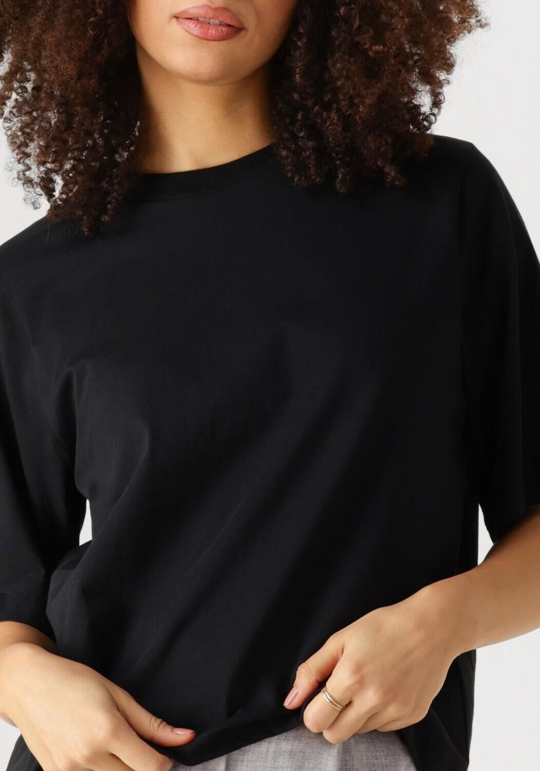 EDITED Dames Tops & T-shirts Nola T-shirt Zwart