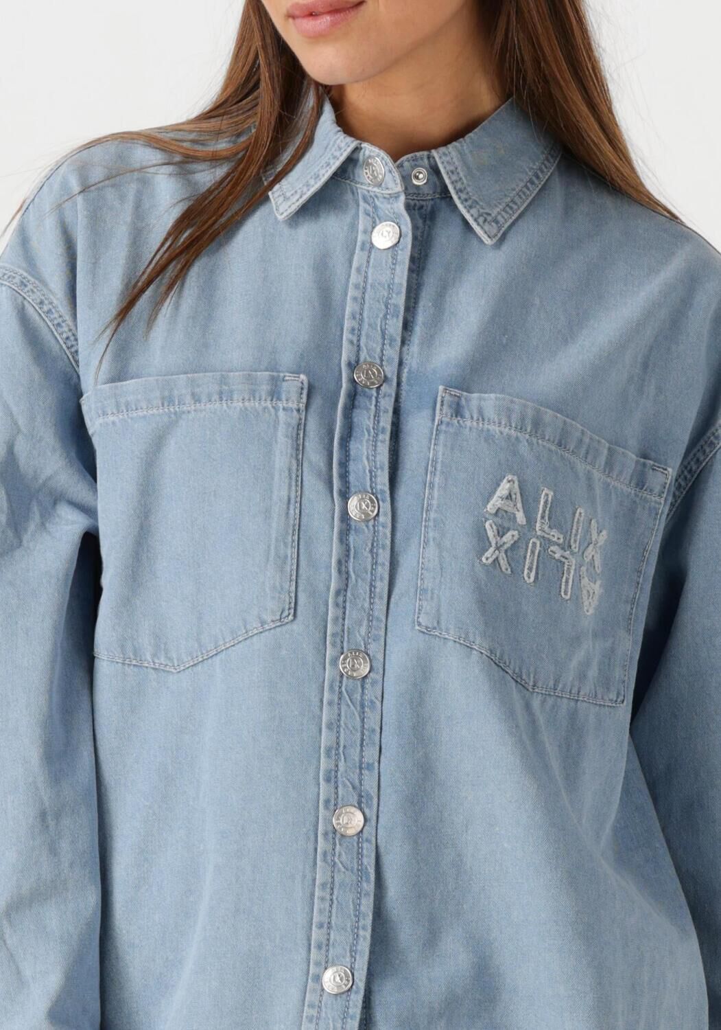 ALIX THE LABEL Dames Blouses Ladies Woven Chambray Peplum Denim Blouse Blauw