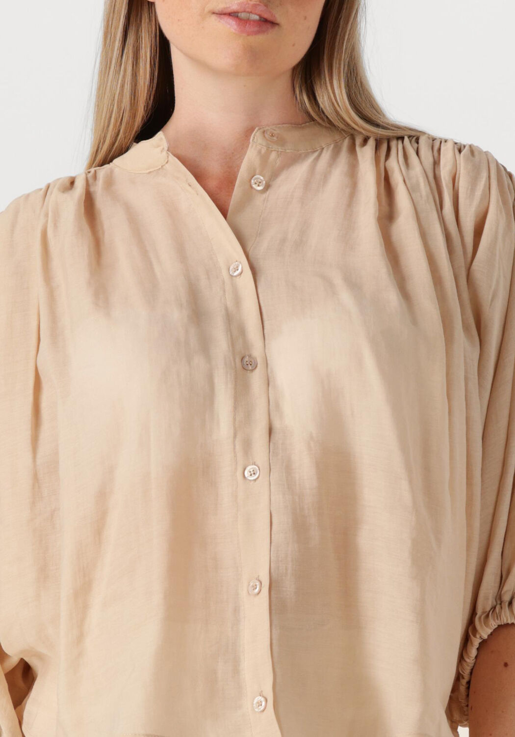 AMAYA AMSTERDAM Dames Blouses Juno Blouse Beige
