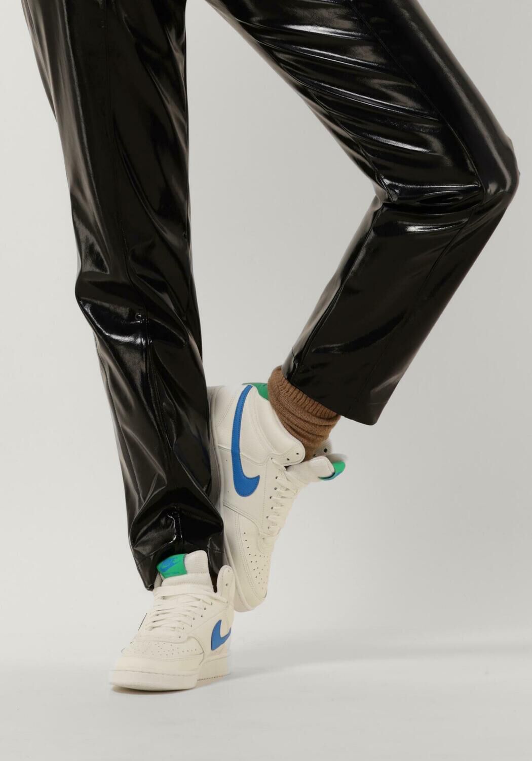 Witte NIKE Hoge sneakers COURT VISION MID WMNS - large