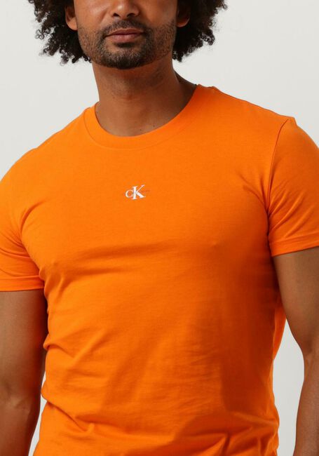 Oranje CALVIN KLEIN T-shirt MICRO MONOLGO TEE - large