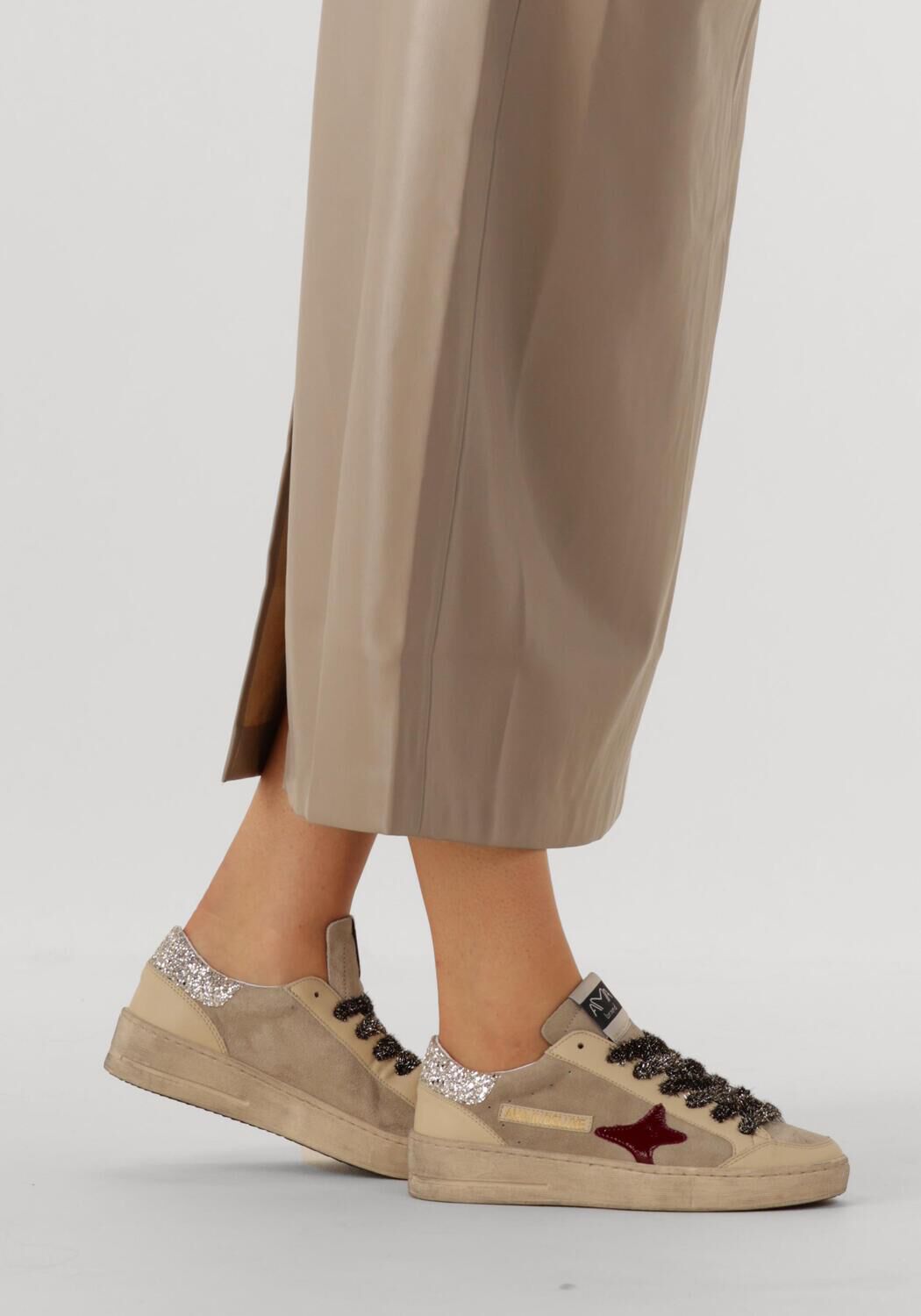 Beige AMA BRAND DELUXE Lage sneakers SLAM - large
