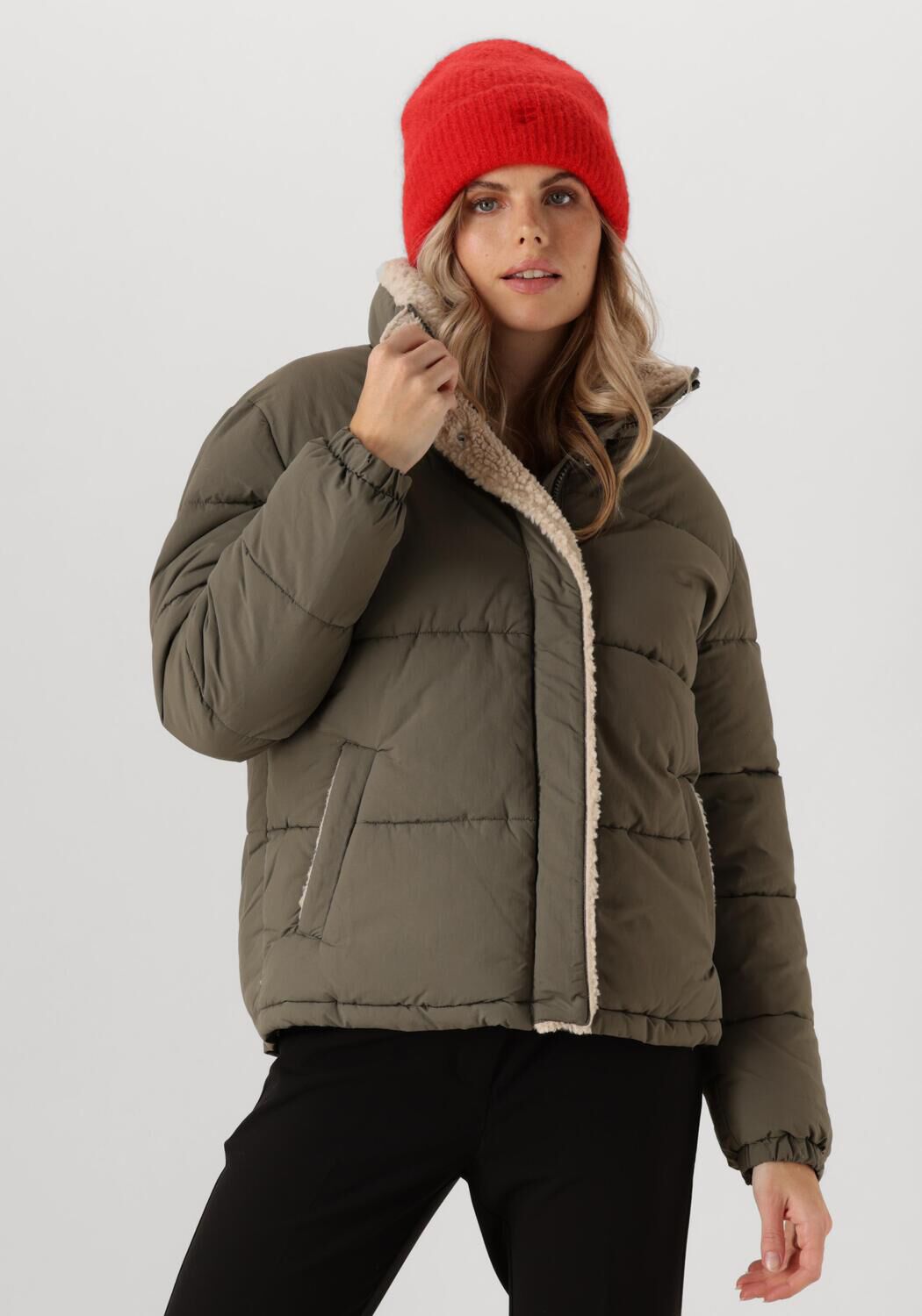 ANOTHER LABEL Dames Jassen Mille Teddy Puffer Groen