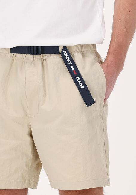 Beige TOMMY JEANS Korte broek TJM BELTED BEACH SHORT - large