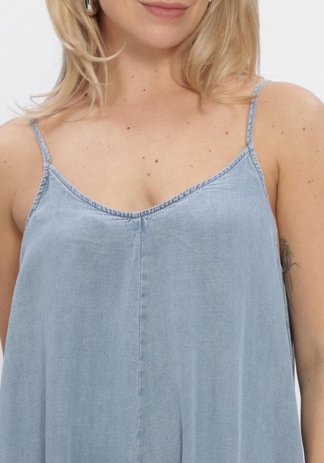 Lichtblauwe MY ESSENTIAL WARDROBE Midi jurk NELLYMW STRAP DRESS - large