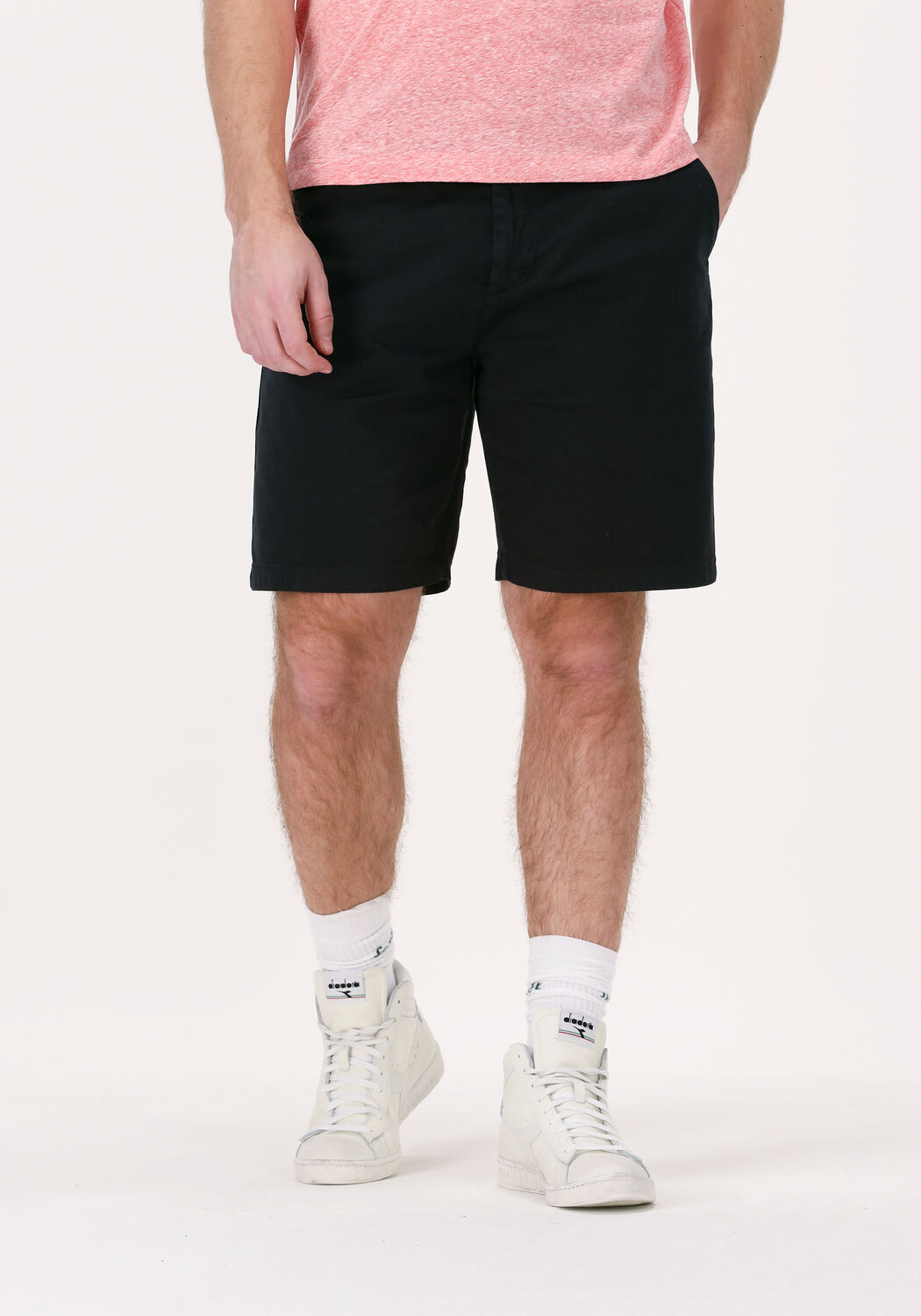Donkerblauwe SCOTCH \u0026 SODA Korte broeken STUART GARMENT-DYED PIMA  COTTON-BLEND SHORT | Omoda