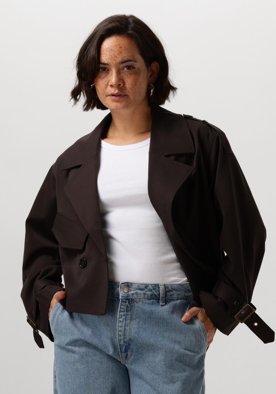 My Essential Wardrobe Cropped Sillemw Jas met Coole Details Brown Dames