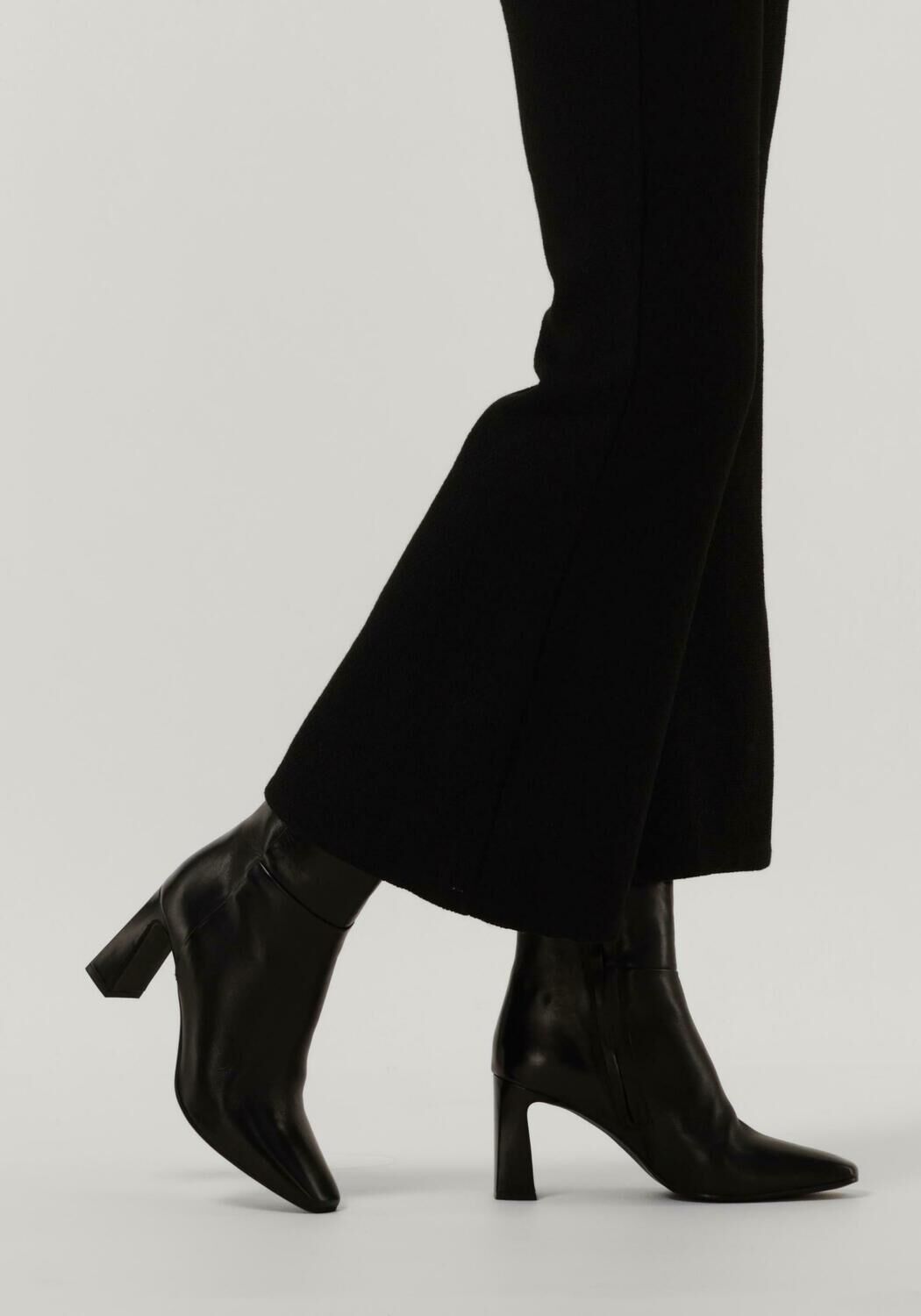 Zwarte NOTRE-V Enkellaarsjes 50225 - large