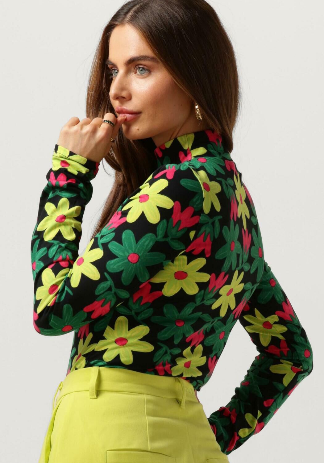 COLOURFUL REBEL Dames Tops & T-shirts Neyo Big Flower Peached Turtleneck Top Multi