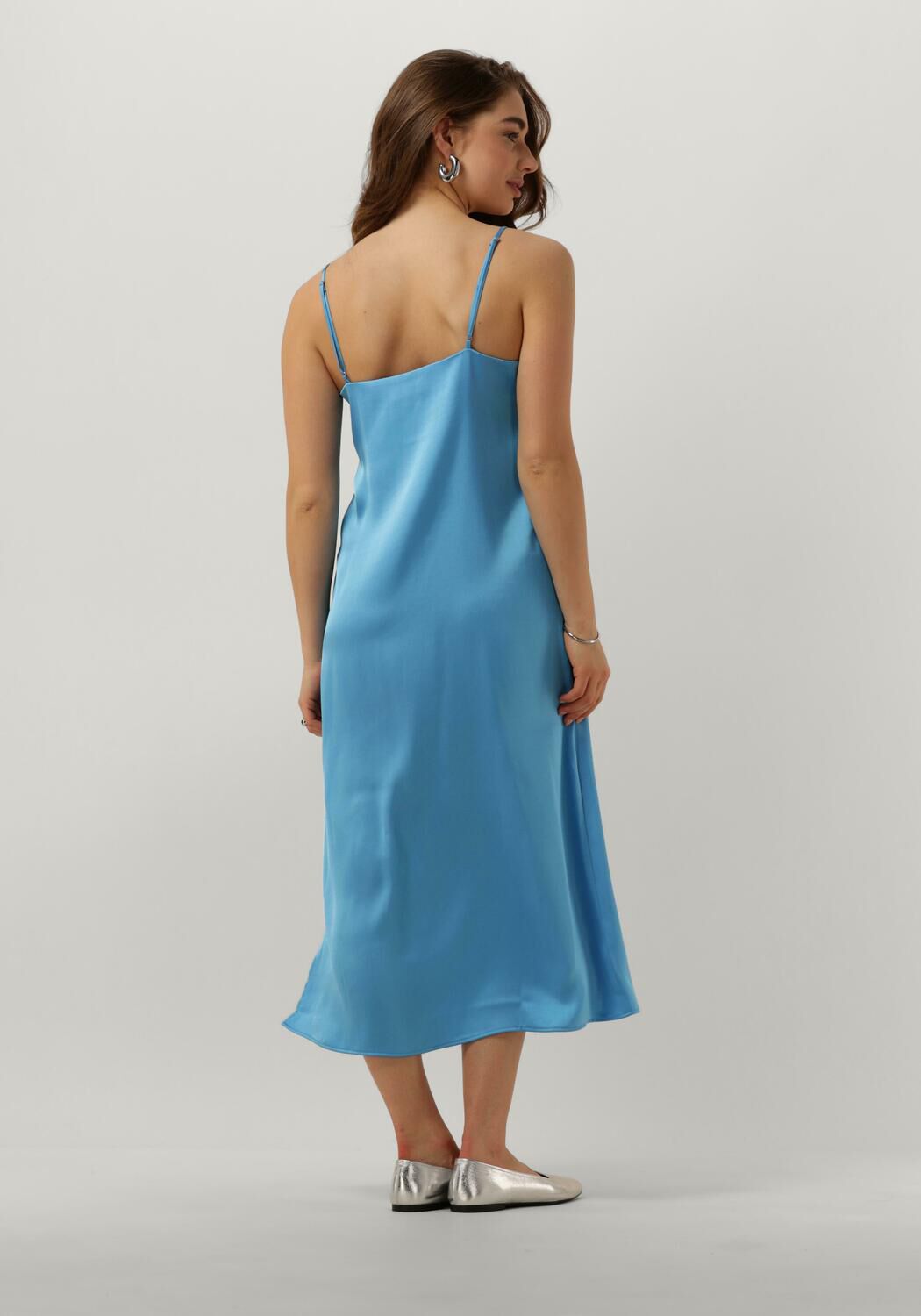 Lichtblauwe ENVII Midi jurk ENLIMA SL SLIP DRESS Omoda