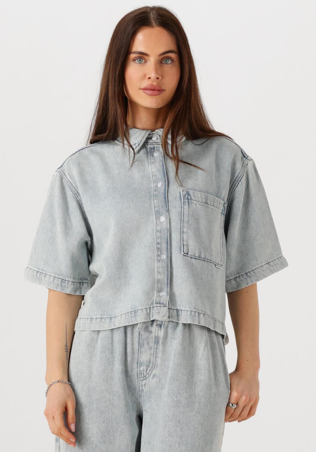 CATWALK JUNKIE Dames Blouses Short Sleeve Denim Blouse Blauw