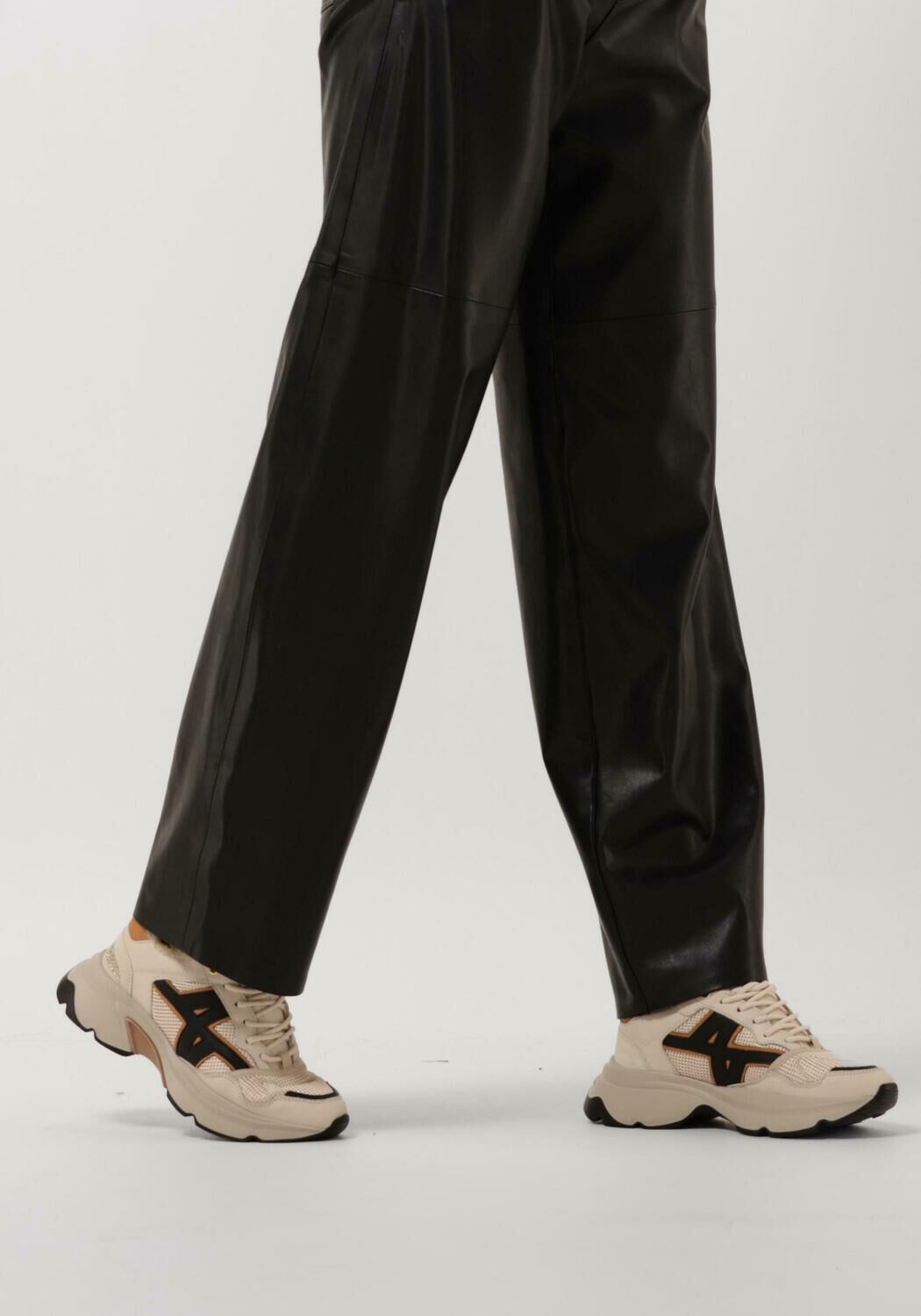 Beige NUBIKK Lage sneakers ROSS TREK FUR - large